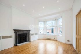 3 bedroom Flat to rent